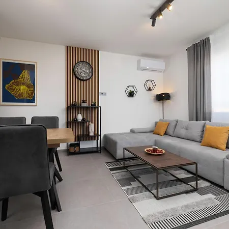Sa Pogledom Na More- Petra Apartamento Šilo