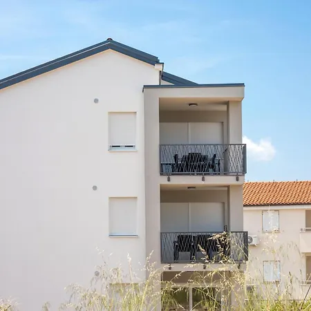 Sa Pogledom Na More- Petra