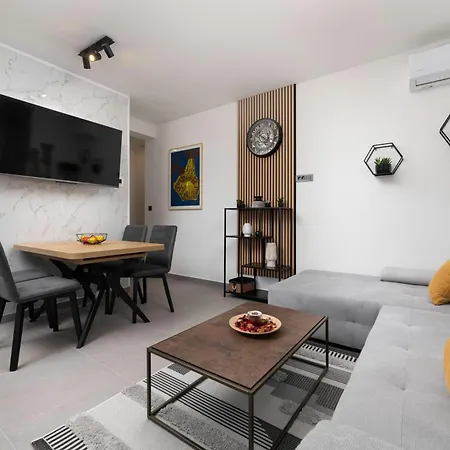 Sa Pogledom Na More- Petra