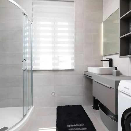 Sa Pogledom Na More- Petra 실로