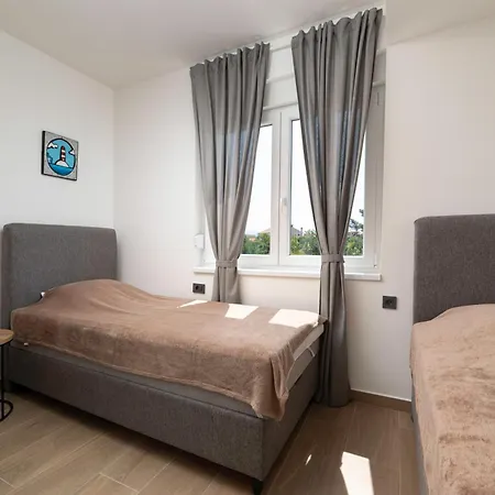 Sa Pogledom Na More- Petra *