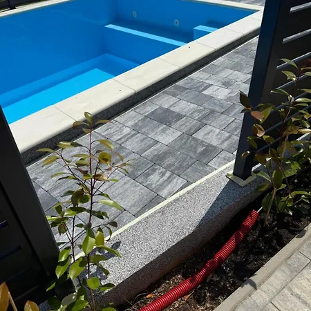 Sa Pogledom Na More- Petra Šilo